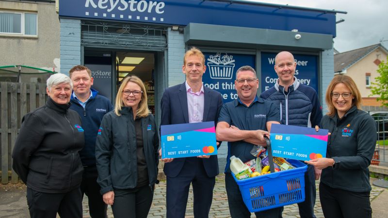 Chief Executive David Wallace, Scottish Grocers Federation and Keystore staff holding up Best Start Foods sign