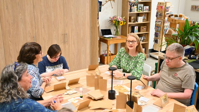 Cabinet Secretary joins craft activity with members of Garvald Edinburgh